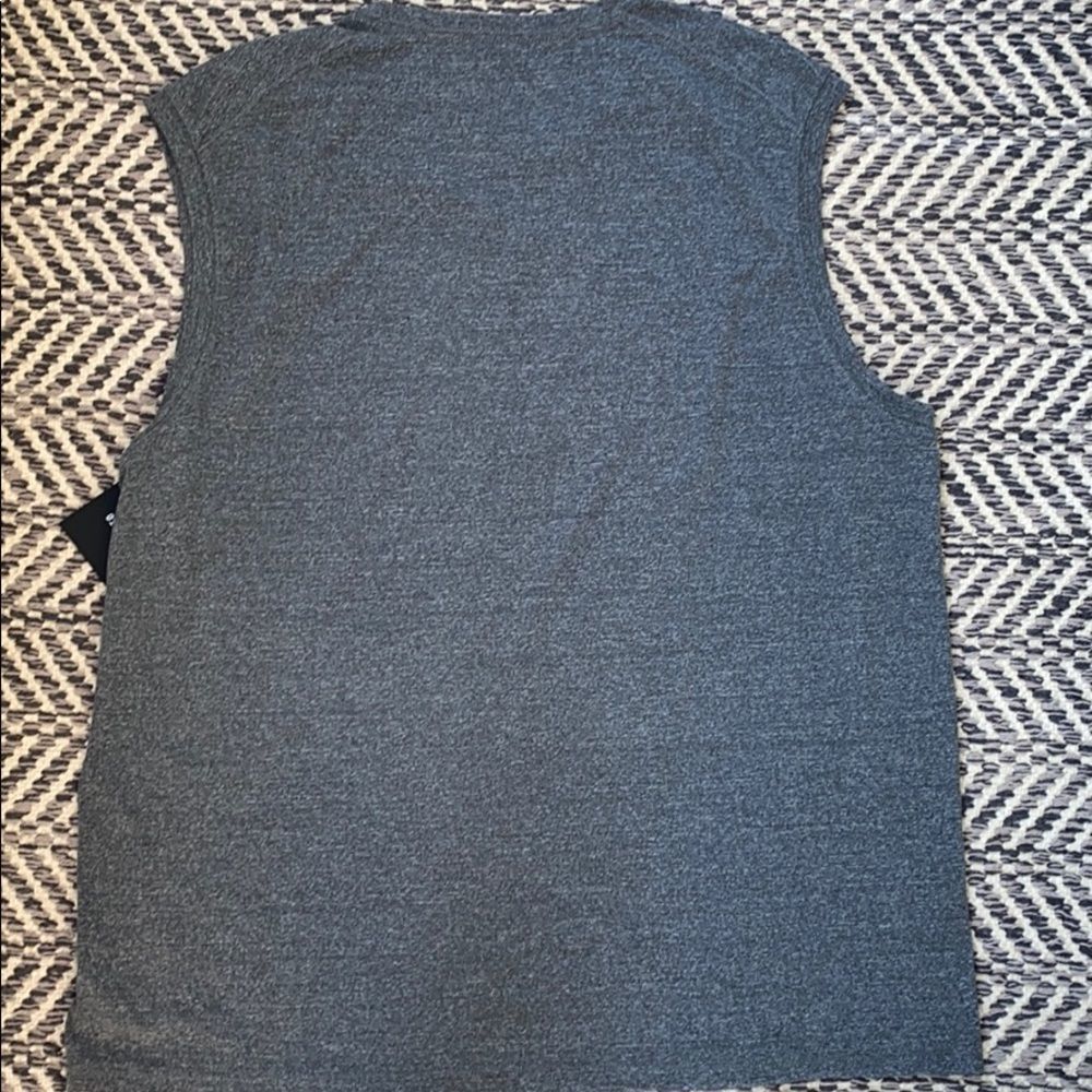 01. Performance Roger Muscle Tank - Picture 4 of 6